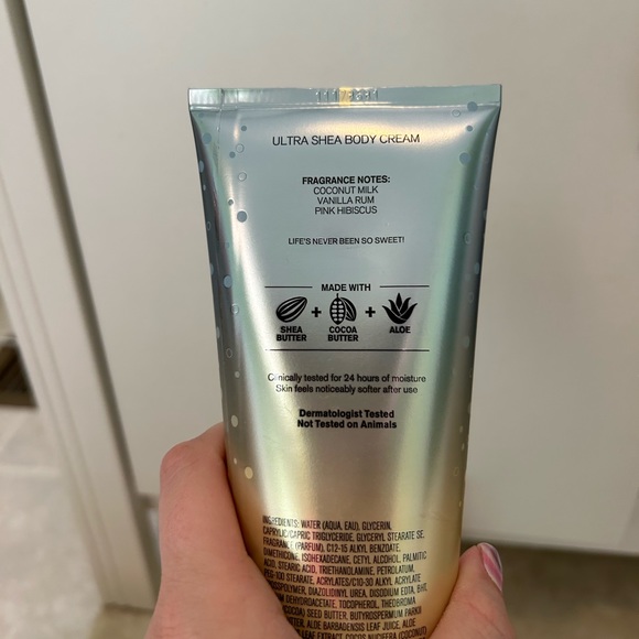 Bath & Body Works Fresh Coconut Colada - Picture 3 of 5